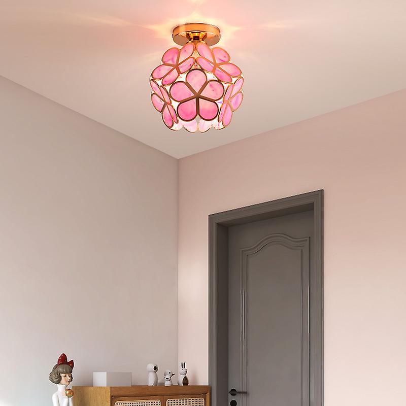 CrystalBloom Deckenleuchte inspiriert von der natürlichen Schönheit der Blumen.