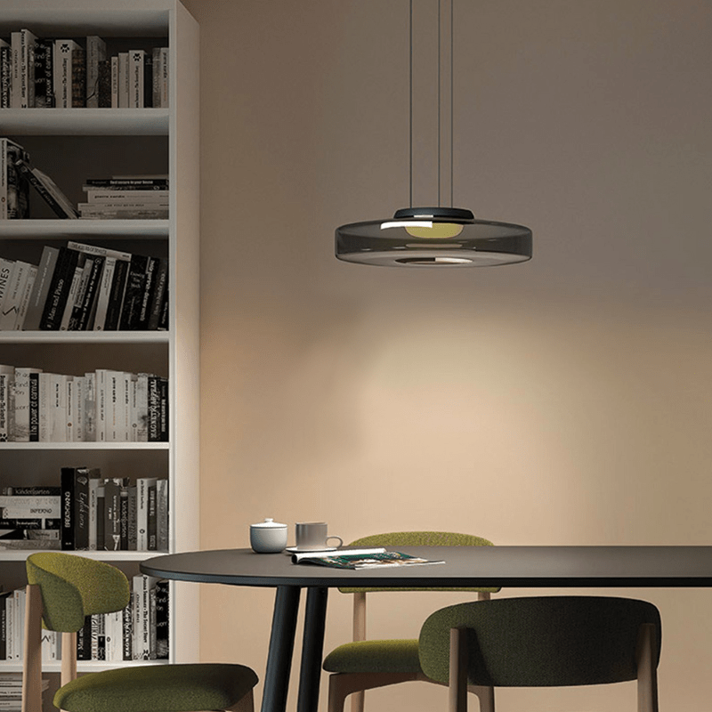 NordicGlow Hängeleuchte als stilvolle Ergänzung für modernes Wohndesign.