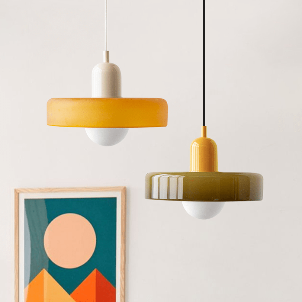 Hängeleuchte ColorLuxe für auffällige und stilvolle Lichtakzente.