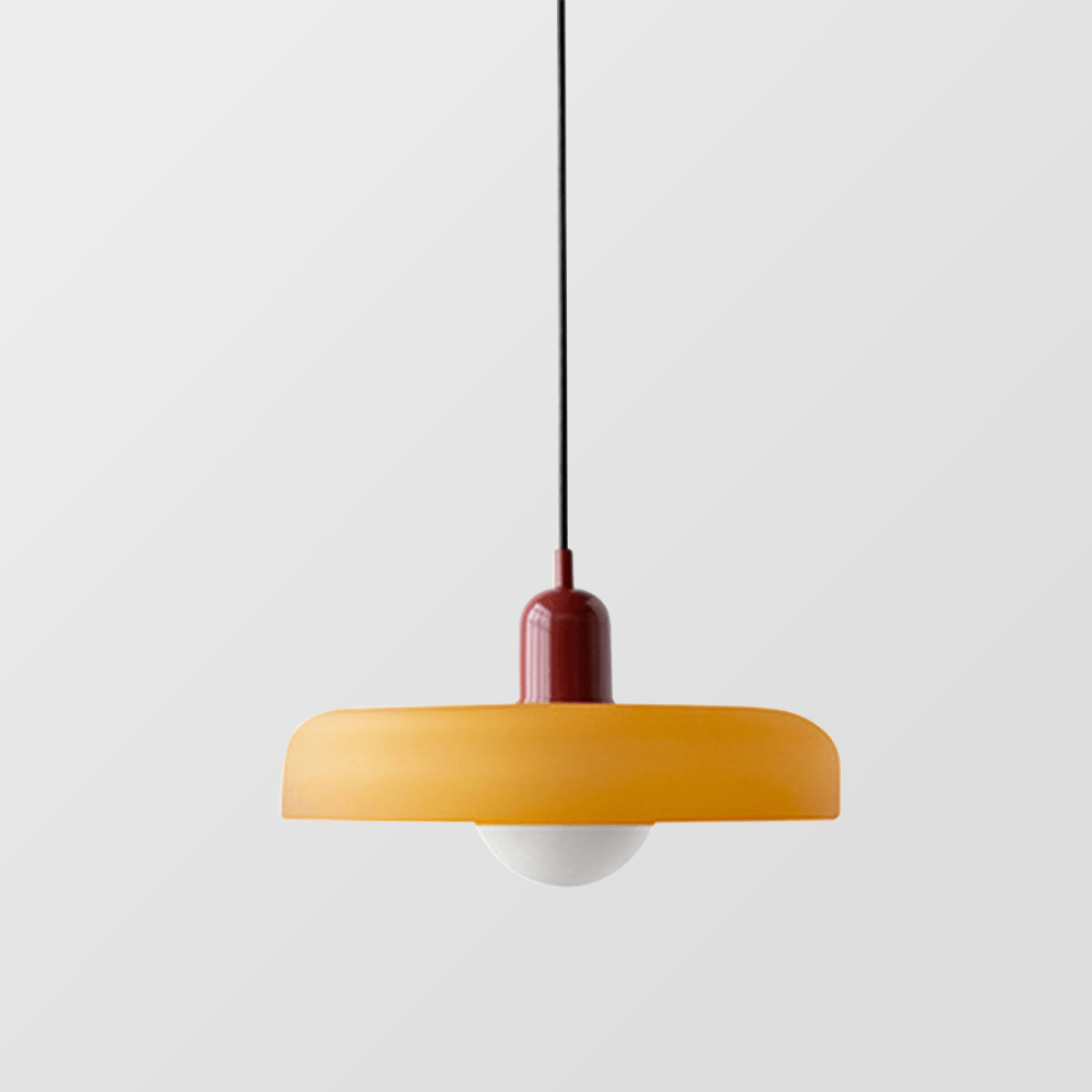 Retro-inspiriertes Design mit kräftigen Farben in der ColorLuxe Hängeleuchte.