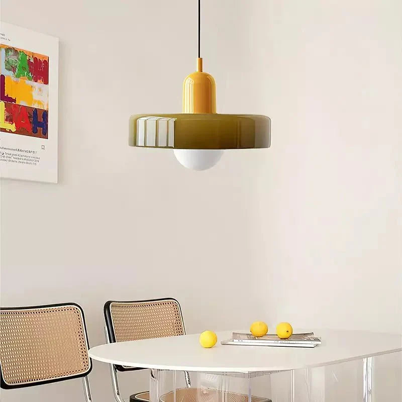 Kreatives und farbenfrohes Design mit der ColorLuxe Hängeleuchte.