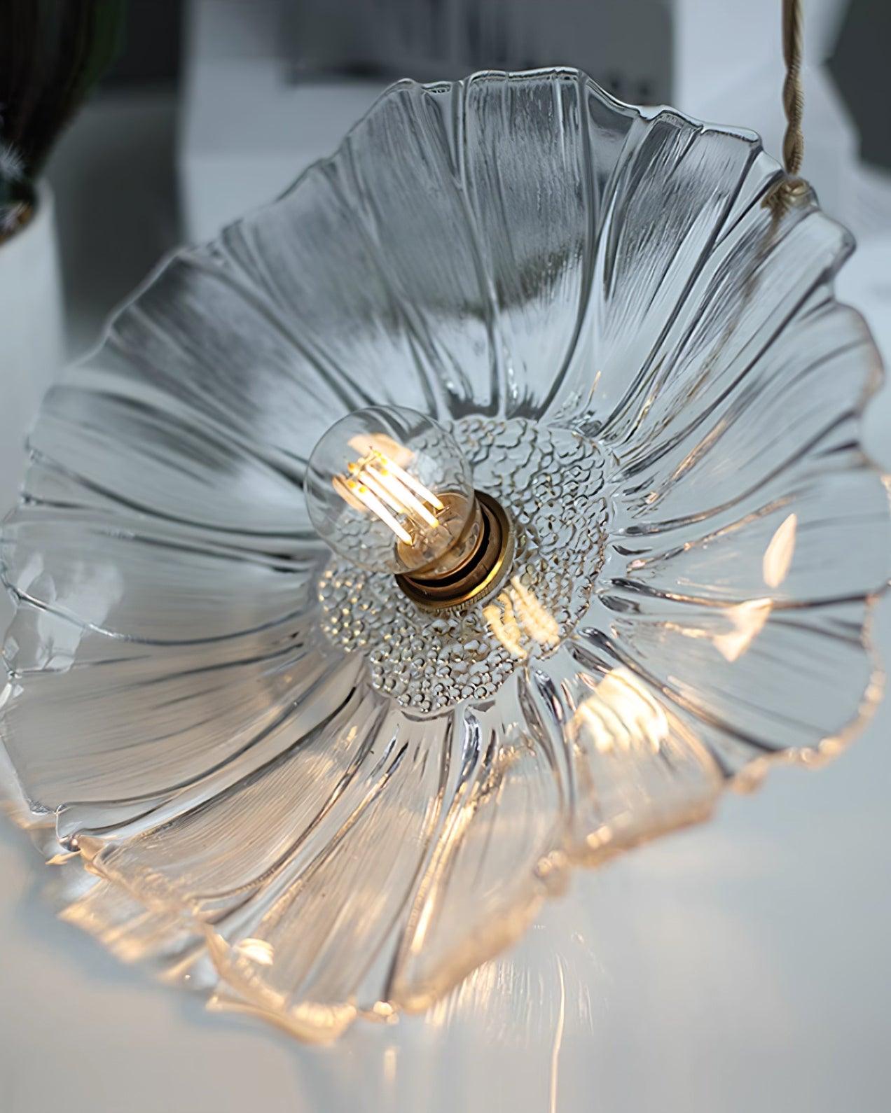 SternenLicht Stilvolles Design Hängeleuchte – moderne Hängeleuchte mit funkelnden Sternen und stilvollem Erscheinungsbild.