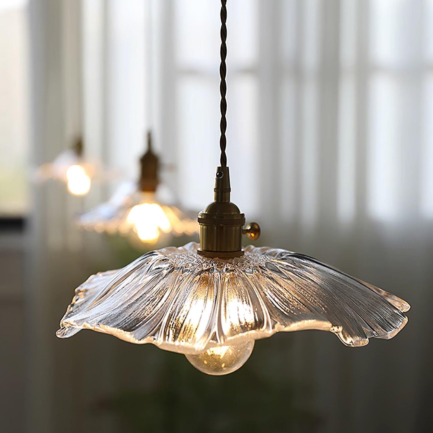 Hängeleuchte SternenLicht Stilvolles Design – elegante Hängeleuchte mit sternenförmigen Glaseinsätzen für ein himmlisches Ambiente.