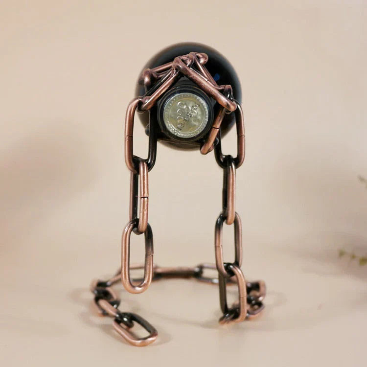 VineChain – einzigartiger Flaschenhalter im kunstvollen Kettendesign.