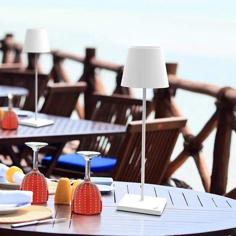 Verleihen Sie Ihrem Raum mit der LumièreVibe Pendelleuchte eine elegante Atmosphäre.