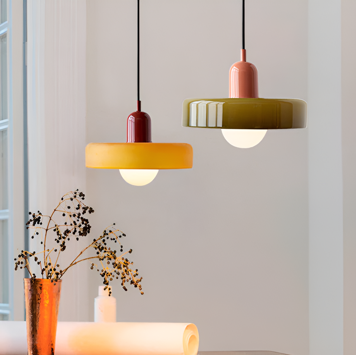 Stilvolle Innenräume erstrahlen mit den LumiArt modernen Pendelleuchten.