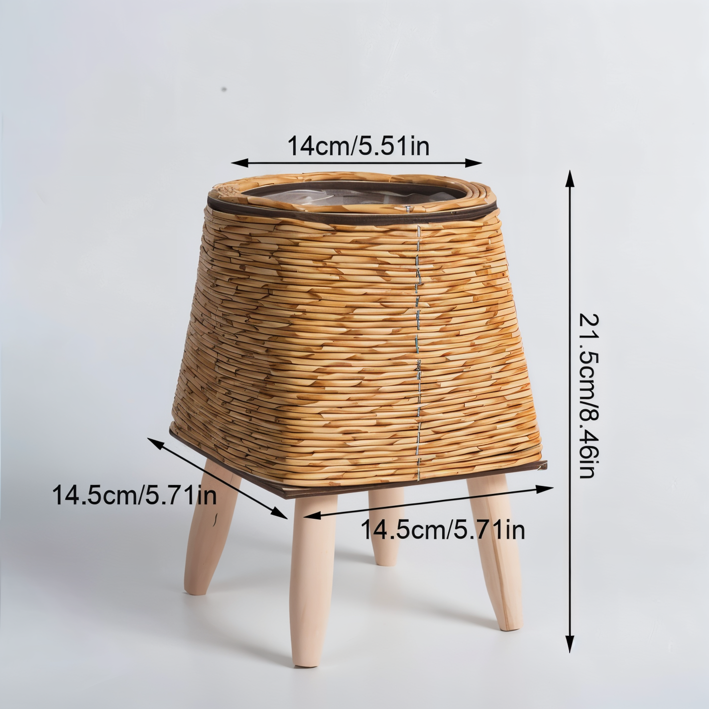 Handgefertigte Pflanzgefäße mit Holzbeinen von EcoChic, perfekte Kombination aus Handwerk und modernem Design.