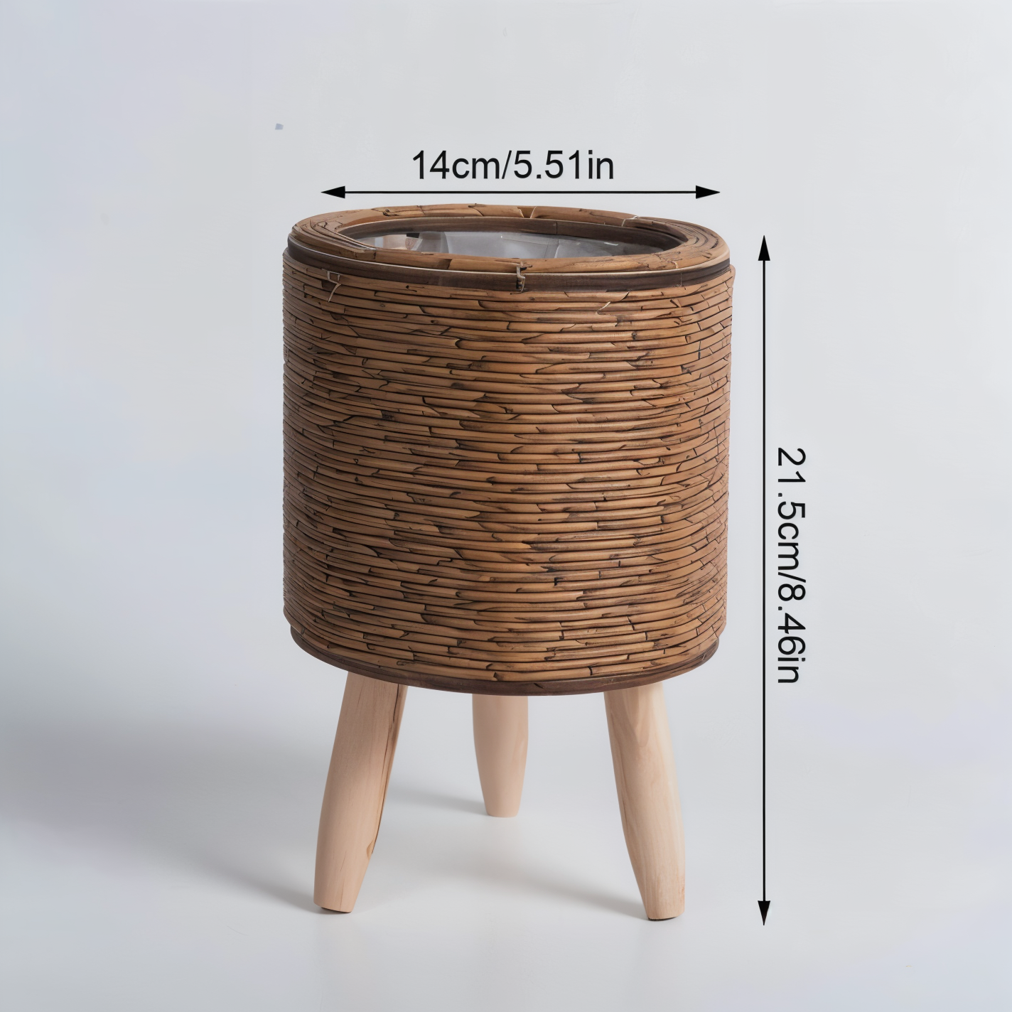 Für ein stilvolles Interieur: EcoChic Pflanzgefäße Handgefertigt mit Holzbeinen, betonen natürliche Materialien.