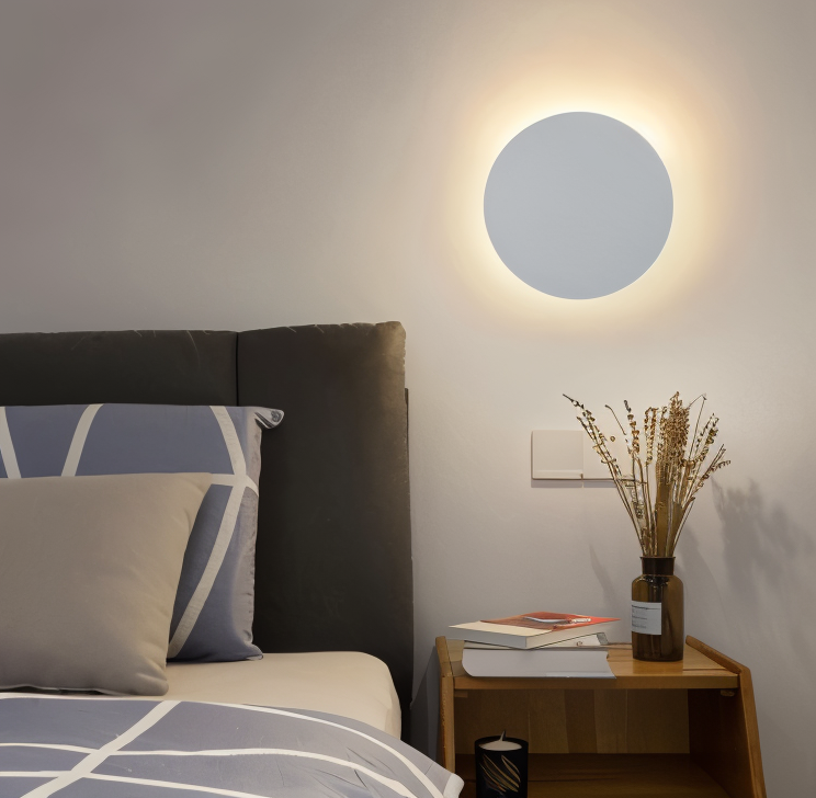 Verleihen Sie Ihrem Raum Charakter mit den LumiSphere minimalistischen Wandlampen.