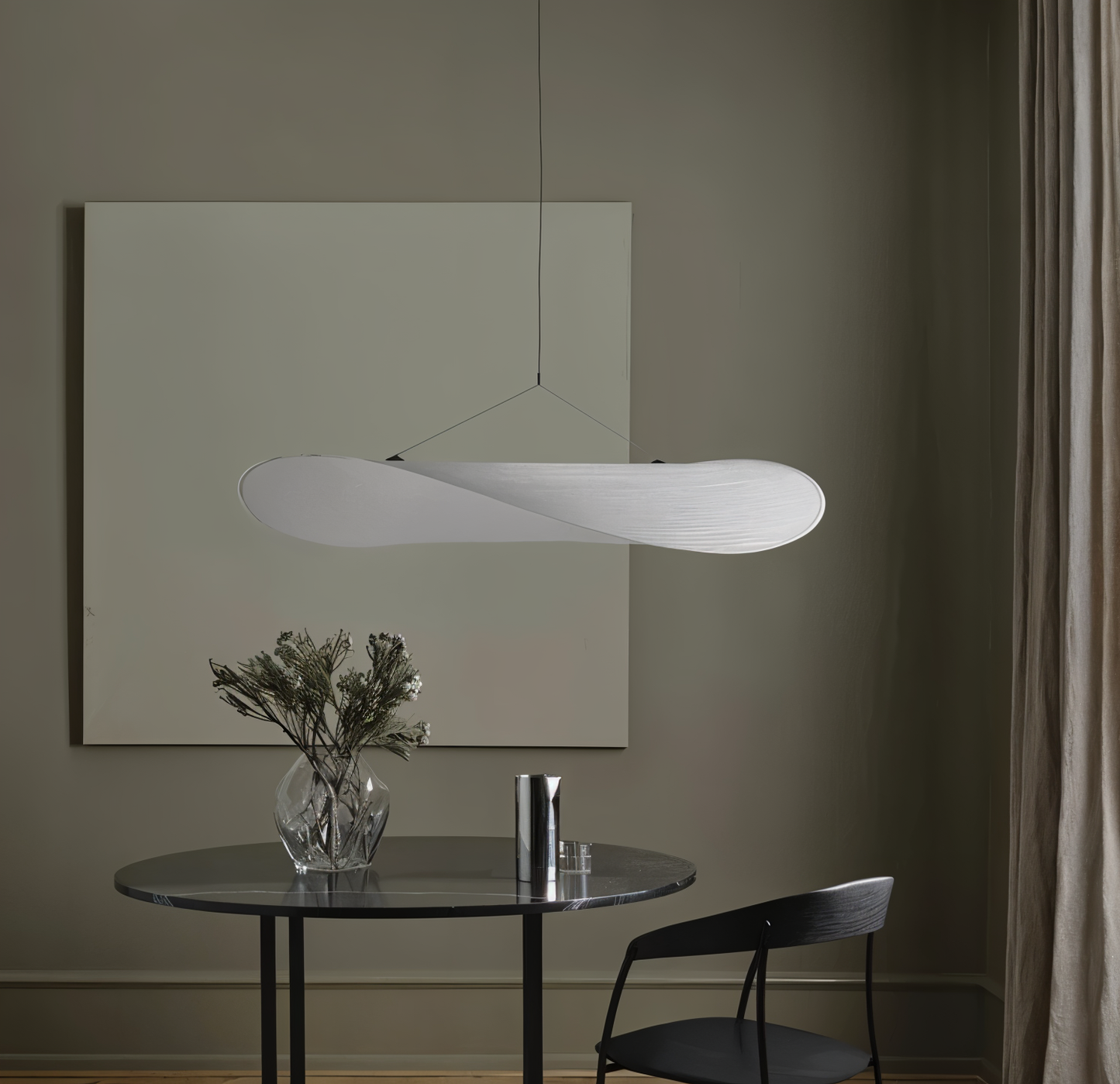 Elegante Akzente setzen mit der LunaCloud Pendelleuchte in modernen Wohnräumen.