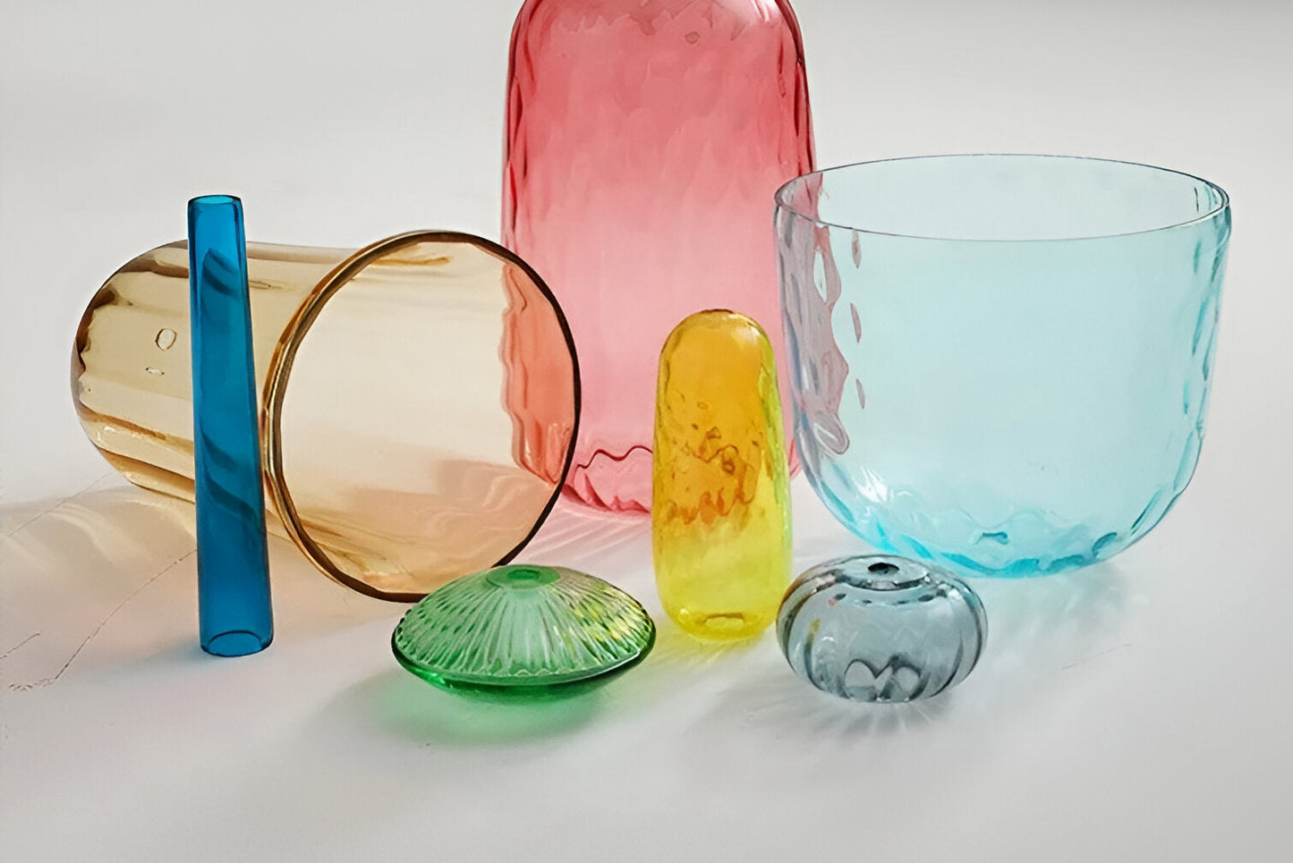 Kreative Lichtakzente mit den LumiBelle bunten Hängelampen für Essbereiche.