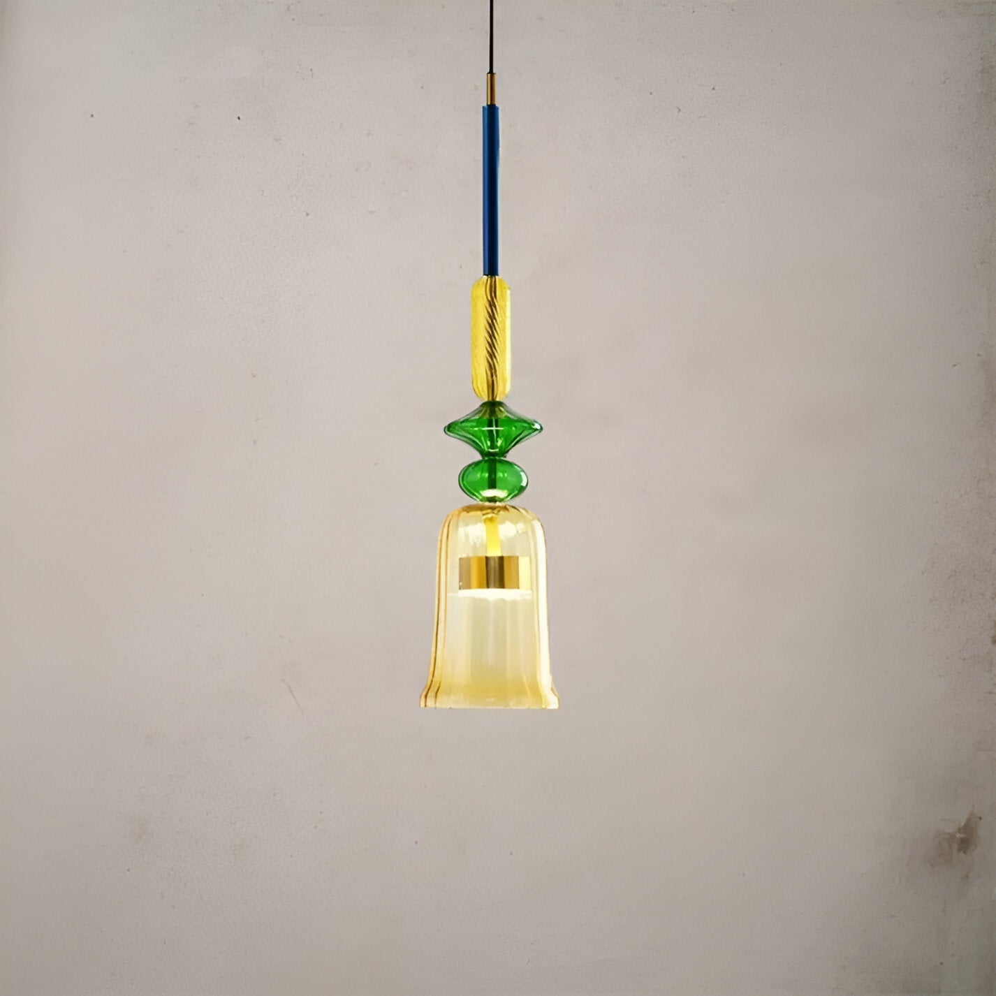 Wohnräume erstrahlen mit den LumiBelle Hängelampen im eleganten Design.