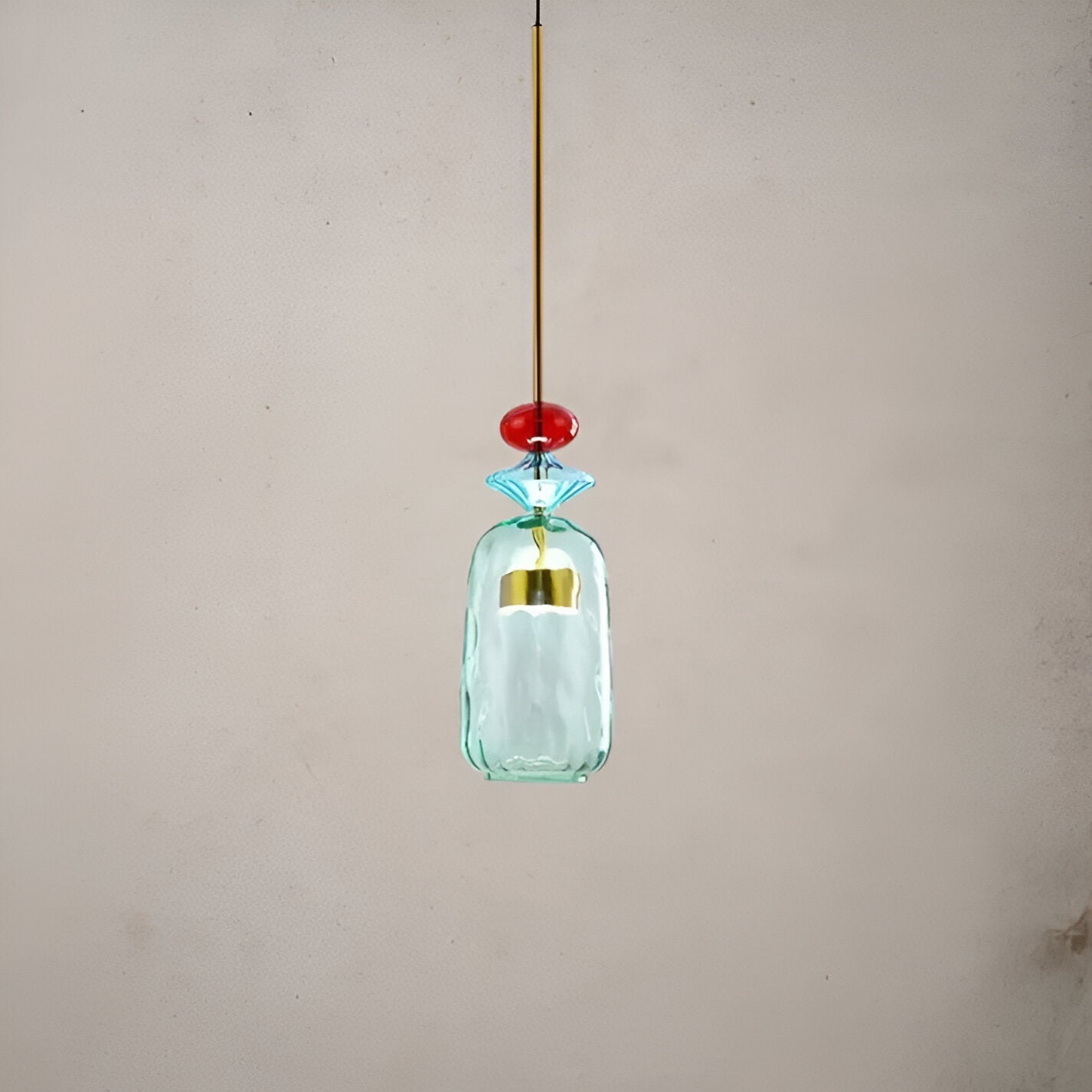 Schaffen Sie ein harmonisches Ambiente mit den LumiBelle farbenfrohen Lampen.