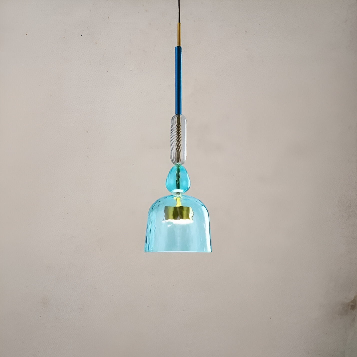 LumiBelle – farbige Hängelampen für stilvolle und einladende Esszimmer.