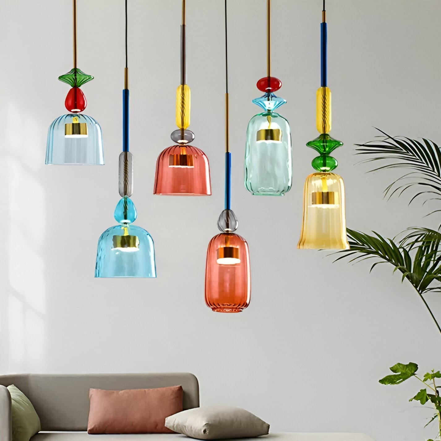 Bunte Eleganz mit den LumiBelle Hängelampen für ein stilvolles Ambiente.