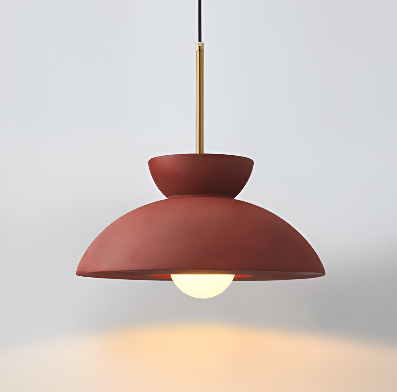 Stilvoll und zeitlos – die CeramLight Hängelampe für Ihre Wohnraumbeleuchtung.