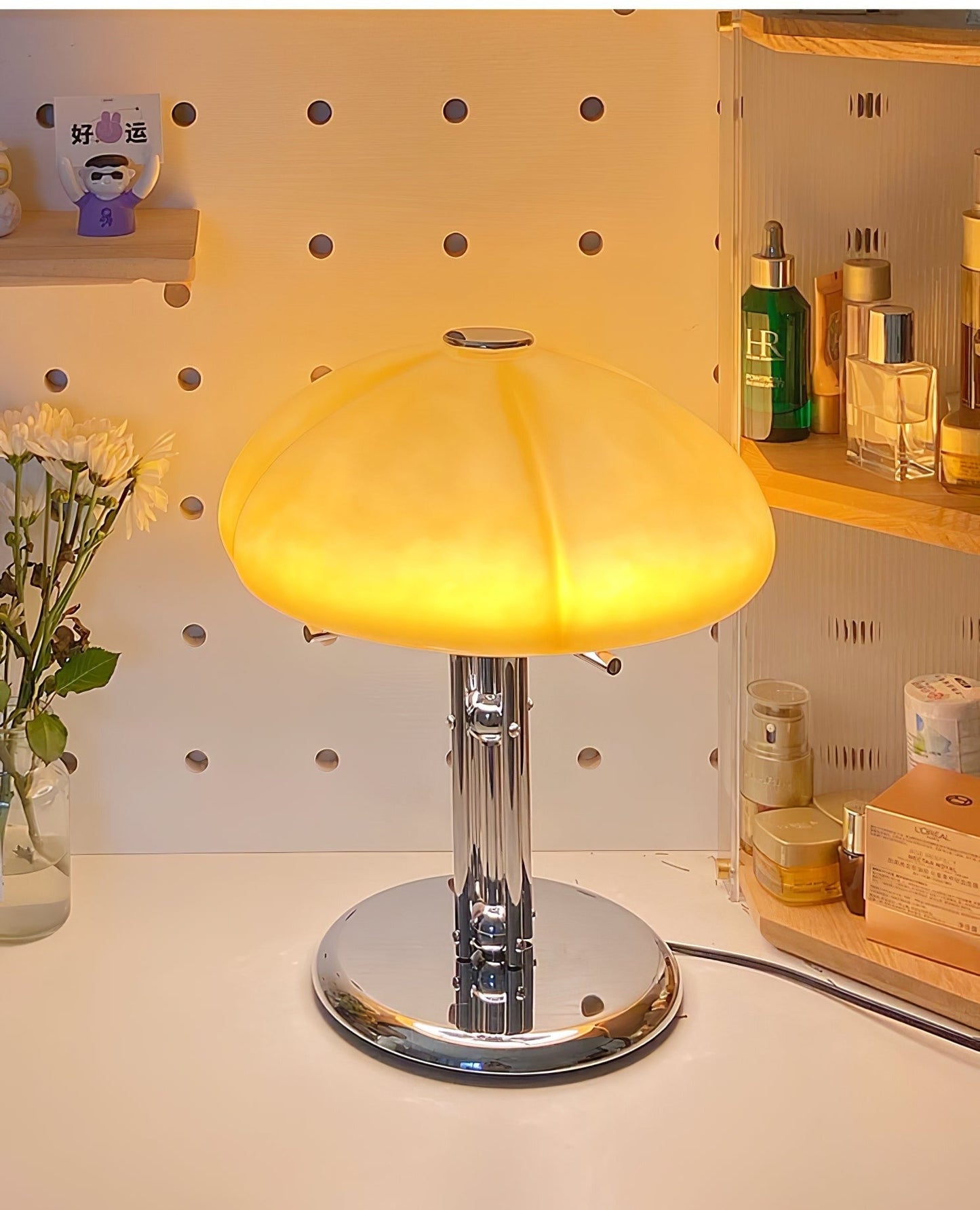 Tischleuchte AmberLume, die funktionale Eleganz mit hochwertigem Glasdesign kombiniert.