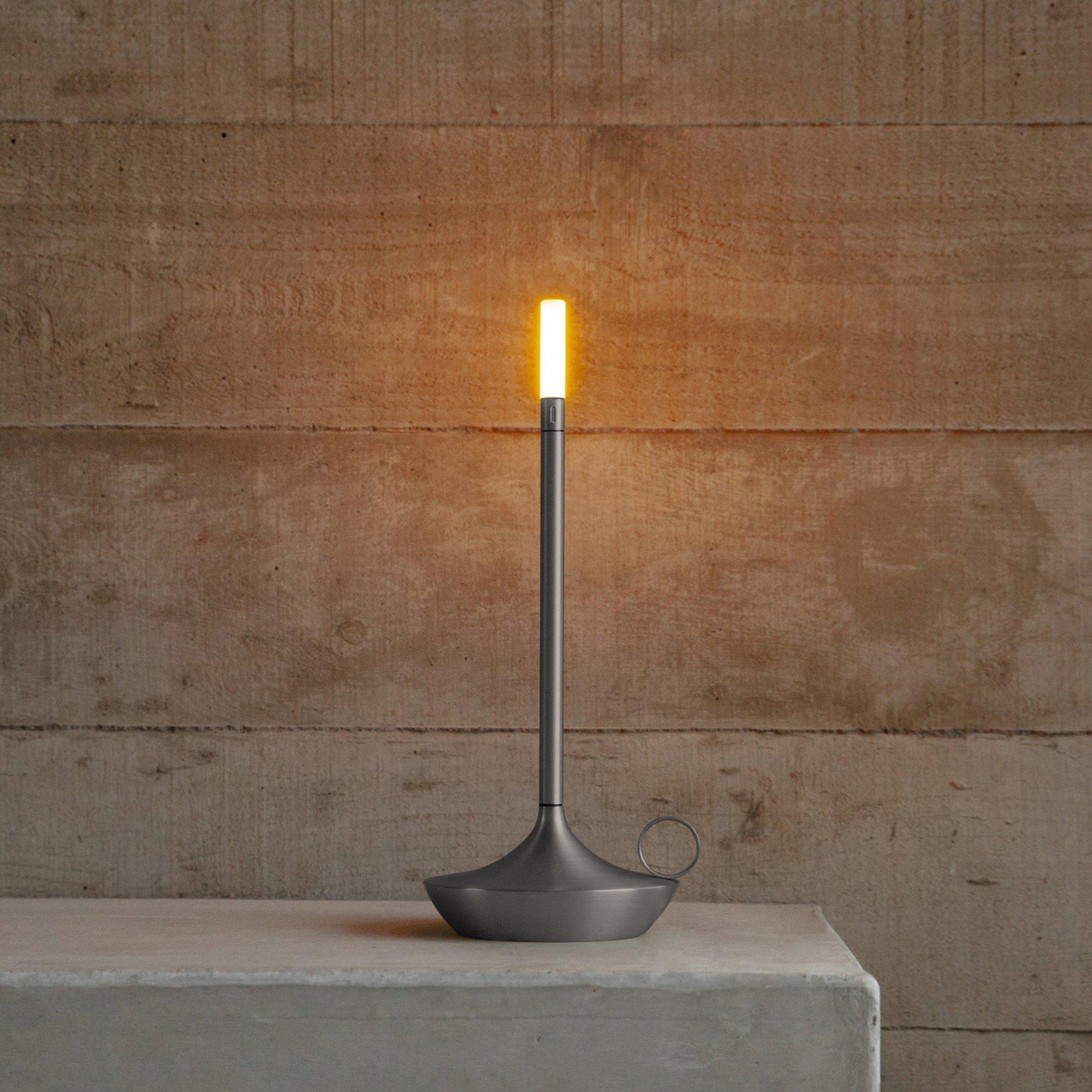 Tischlampe KerzenGlanz Elegante Kerzenform – elegante Tischlampe von KerzenGlanz mit raffinierter Kerzenform für eine edle Einrichtung.