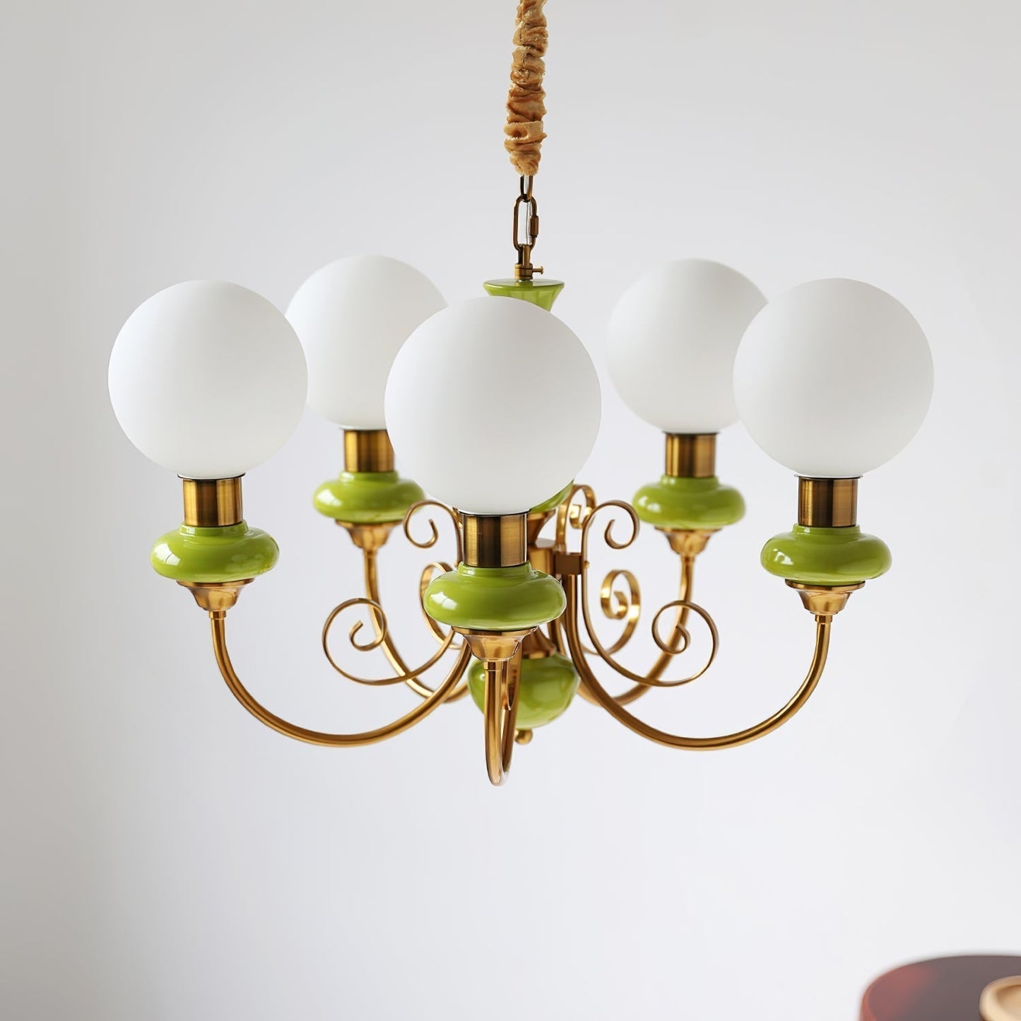 Elegante Leuchten - Kreativer Art Déco-Kronleuchter