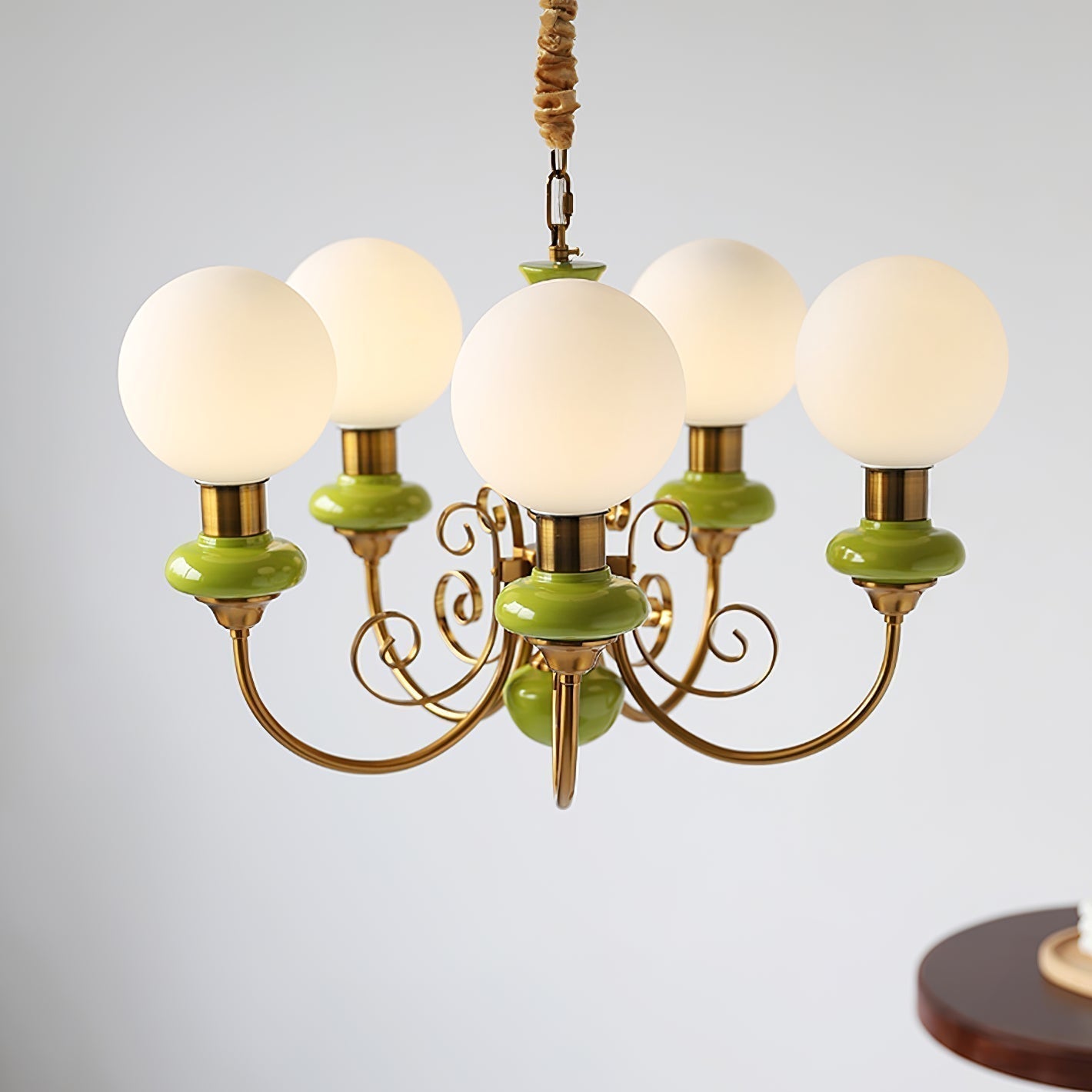 Elegante Leuchten - Kreativer Art Déco-Kronleuchter