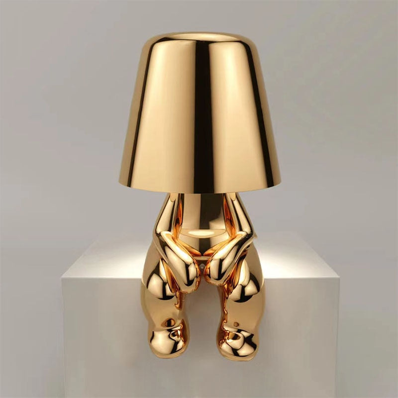 Reflecto Tischlampe als Kombination aus Kunst und Funktionalität.