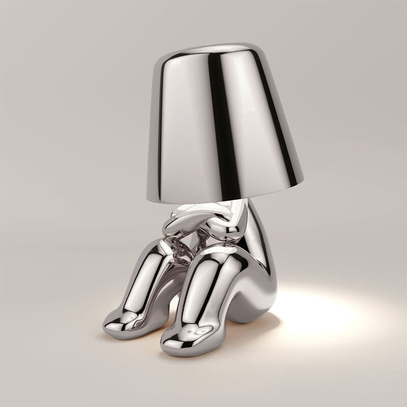 Reflecto Tischlampe, die Design und Beleuchtung harmonisch verbindet.