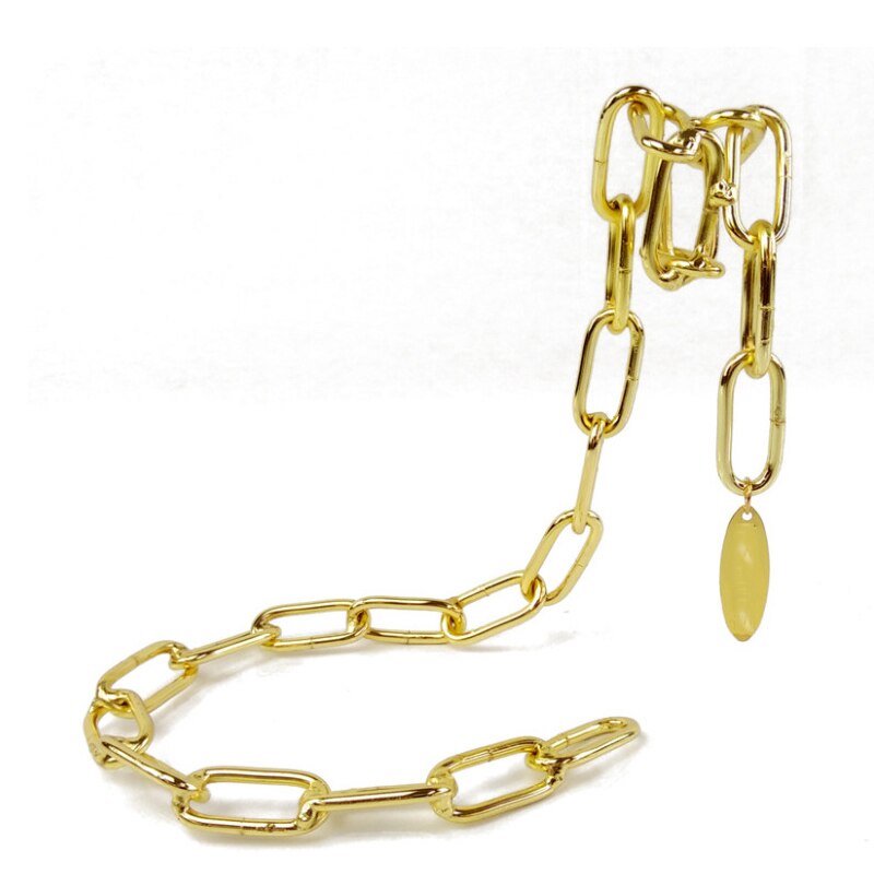 Innovatives Design mit dem VineChain Ketten-Weinflaschenhalter.