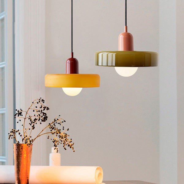 Farbiges Retro-Design in Perfektion mit der ColorLuxe Hängeleuchte.