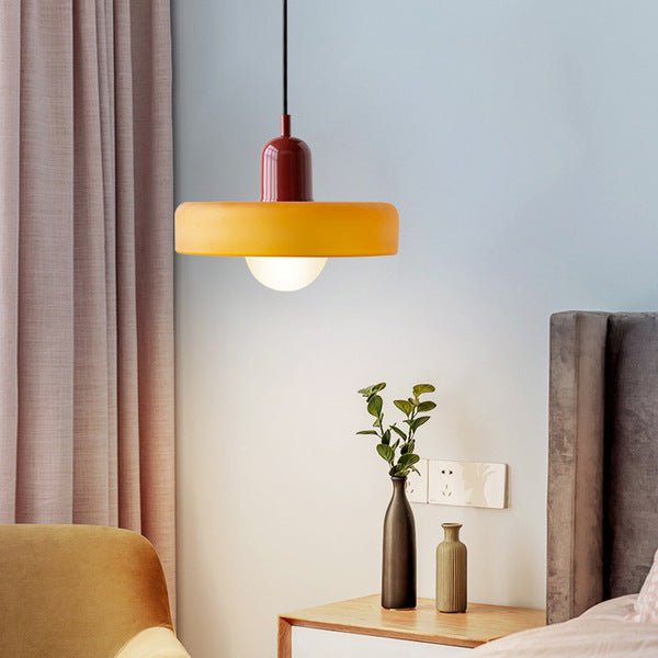 ColorLuxe Hängeleuchte, ideal für individuelle und verspielte Einrichtungsstile.