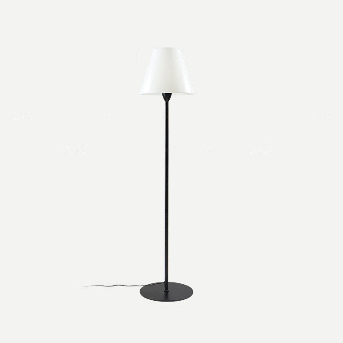 Ward - Minimalistische Stehleuchte mit modernem Design