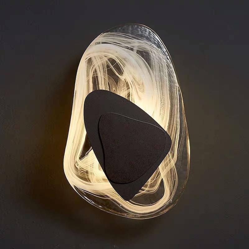 AuraLuxe Wandleuchte – Vereint modernes Design mit künstlerischem Flair.