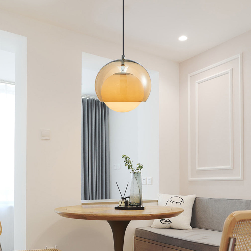 AmberGlow Hängeleuchte für eine warme und elegante Beleuchtung im Raum.