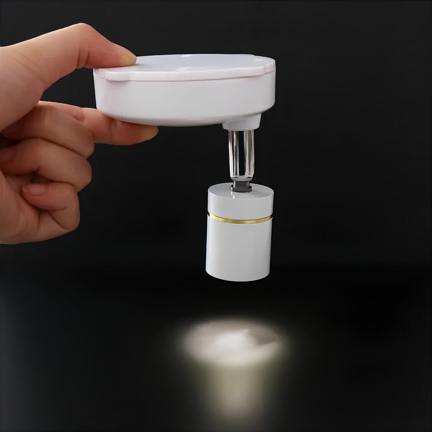 LuxBeam – LED-Strahler mit Fernbedienung für vielseitige Beleuchtung