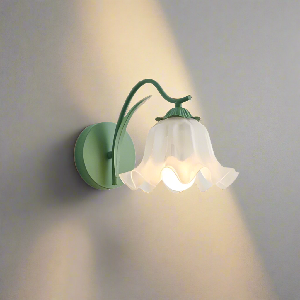 Blumige Wandleuchte FloraGlow – Ideal für Wohnzimmer, Schlafzimmer oder Flure.
