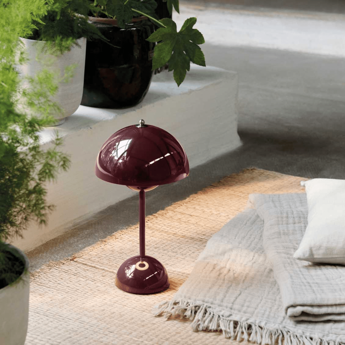 Fröhliche und lebendige ColorGlow Tischleuchte für jedes Interieur.