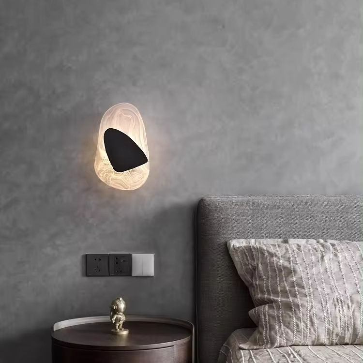 Wandleuchte von AuraLuxe – Kunstvolles Design für eine moderne und elegante Beleuchtung.