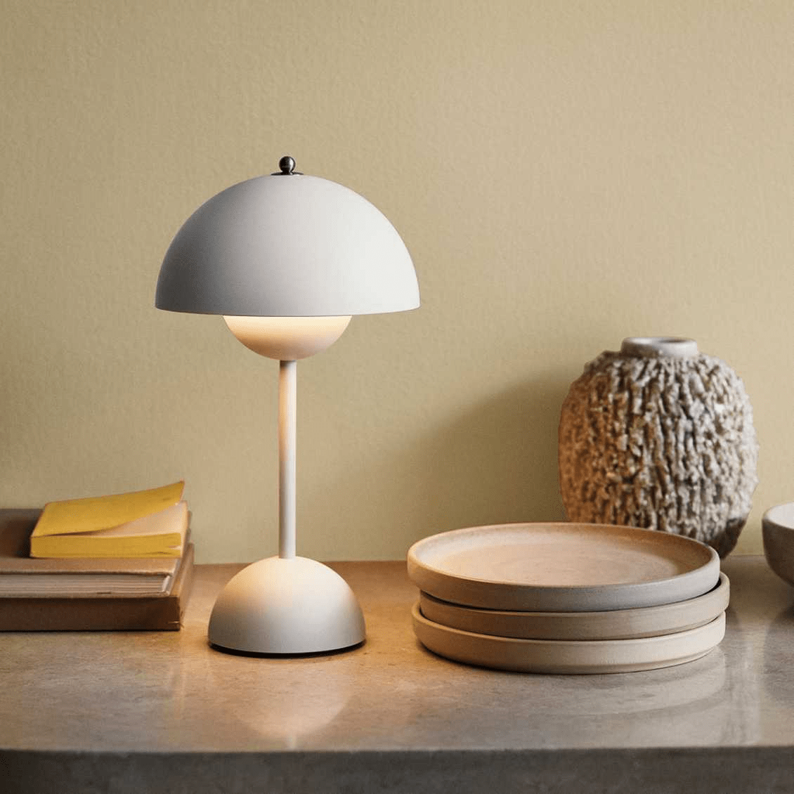 ColorGlow Tischleuchte – eine elegante Kombination aus Farbe und Design.