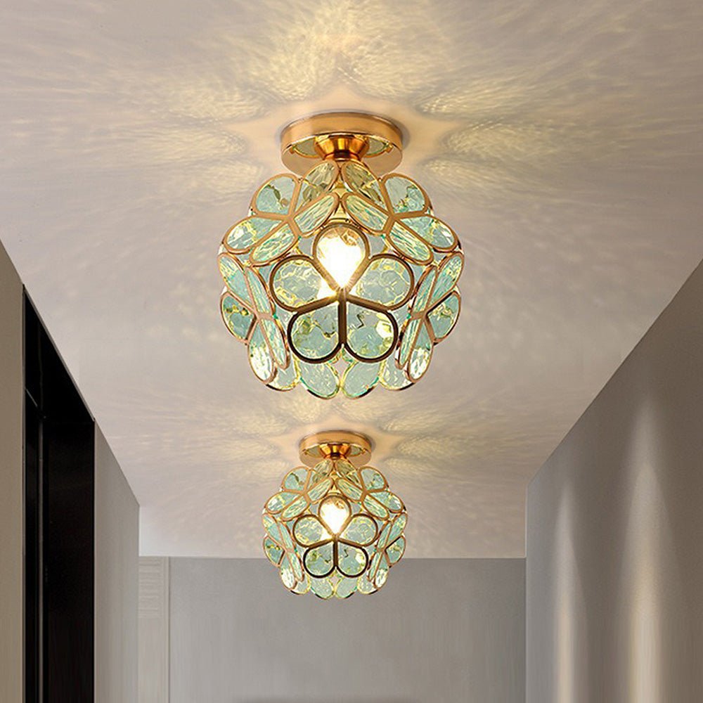 CrystalBloom Deckenleuchte für ein elegantes und stilvolles Ambiente.
