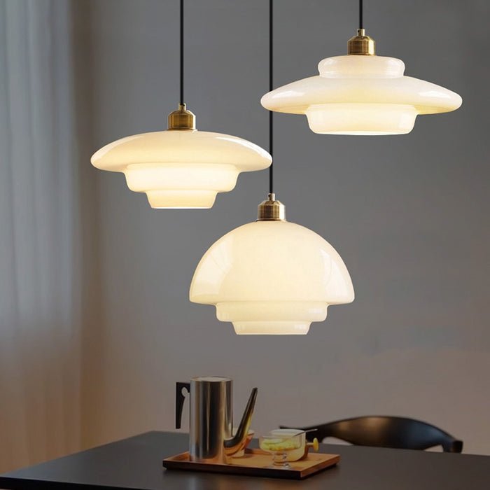 NordicGlow Pendelleuchte mit elegantem und schlichtem Design.