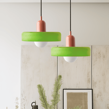 Farbiges Retro-Design in moderner Umsetzung mit der ColorLuxe Hängeleuchte.