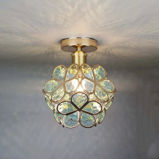 CrystalBloom Deckenleuchte mit bezauberndem Blütendesign.
