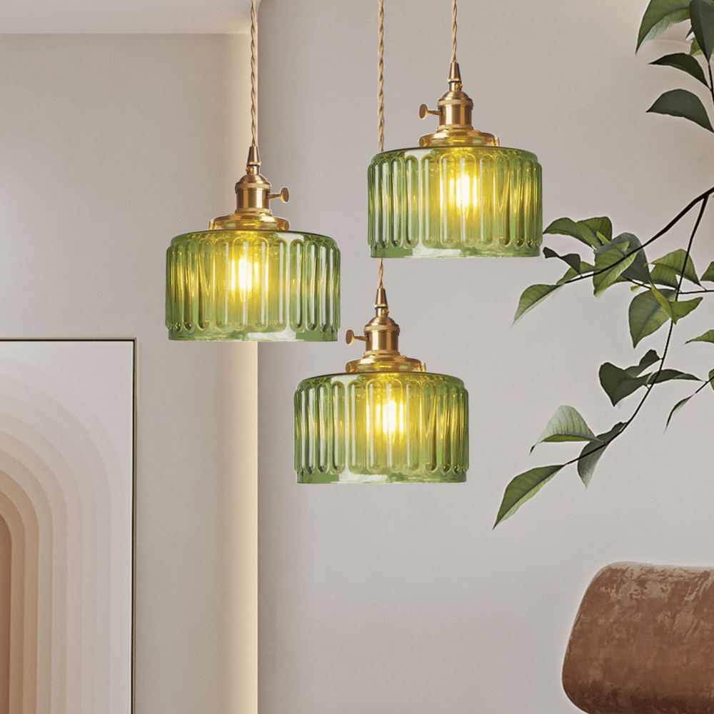 Retro-inspiriertes Design mit der GlasLicht Hängeleuchte für moderne Räume.