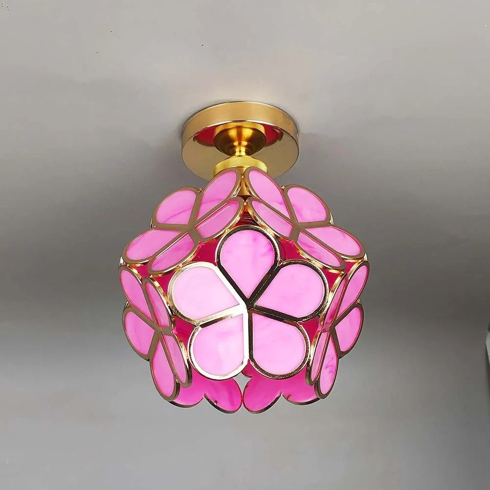CrystalBloom Deckenleuchte bringt Eleganz und Raffinesse ins Zuhause.