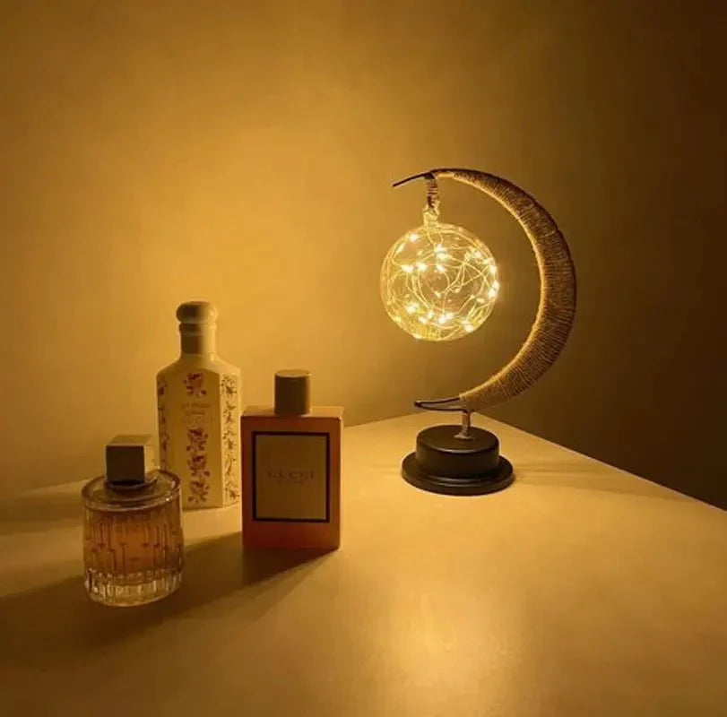 Elegante LunaGlow Tischleuchte für gemütliche und harmonische Beleuchtung.