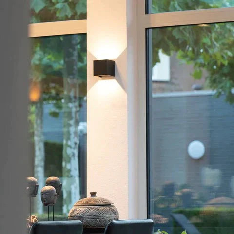 Wandleuchte LichtForm, die stilvolle Akzente in Wohnbereichen setzt.