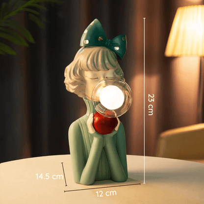 Ausdrucksstarke ArtLume Tischlampe für eine persönliche Raumgestaltung.