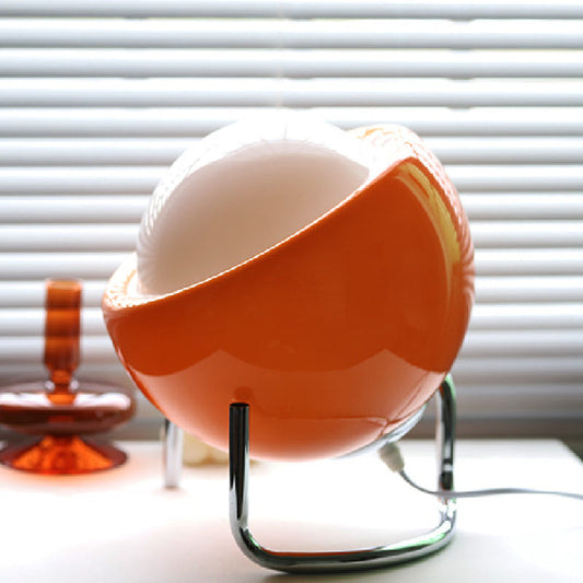 RetroSphere Tischlampe Mit Modernem Retrodesign – Perfekte Kombination aus Nostalgie und Stil.