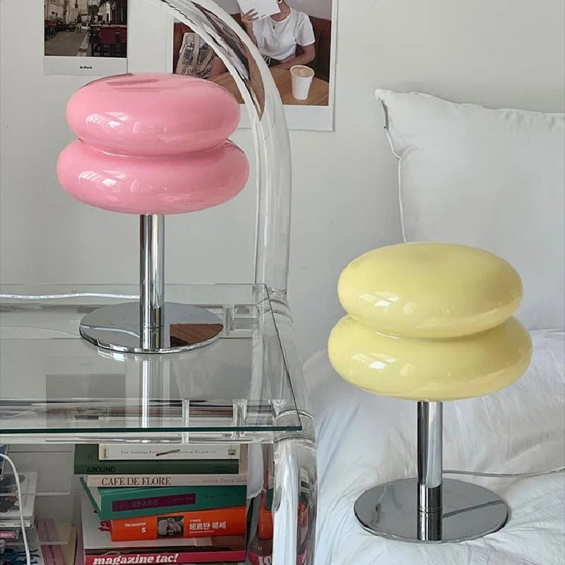 Elegante BubbleGlow Tischlampe, die stilvolle Akzente setzt.