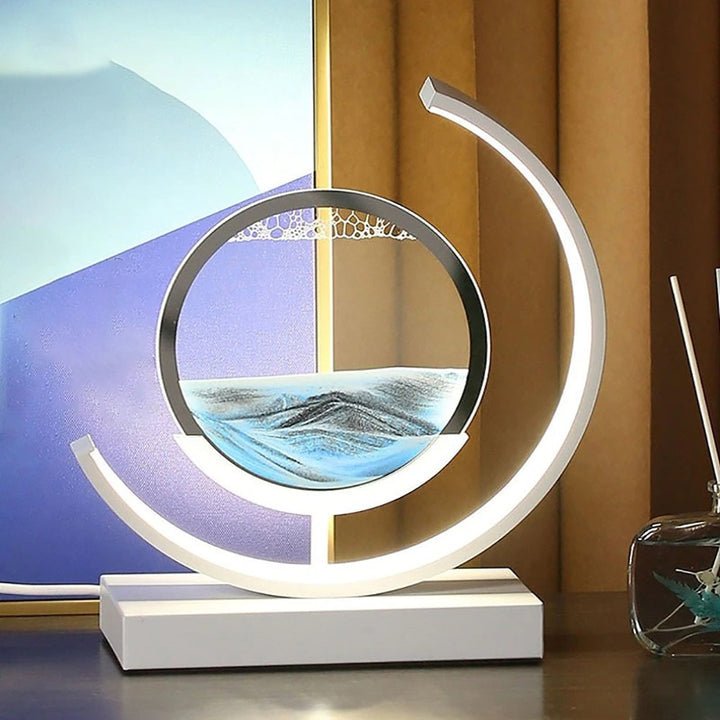 SandArt Tischleuchte mit dynamischen Sandlandschaften für kreatives Ambiente.