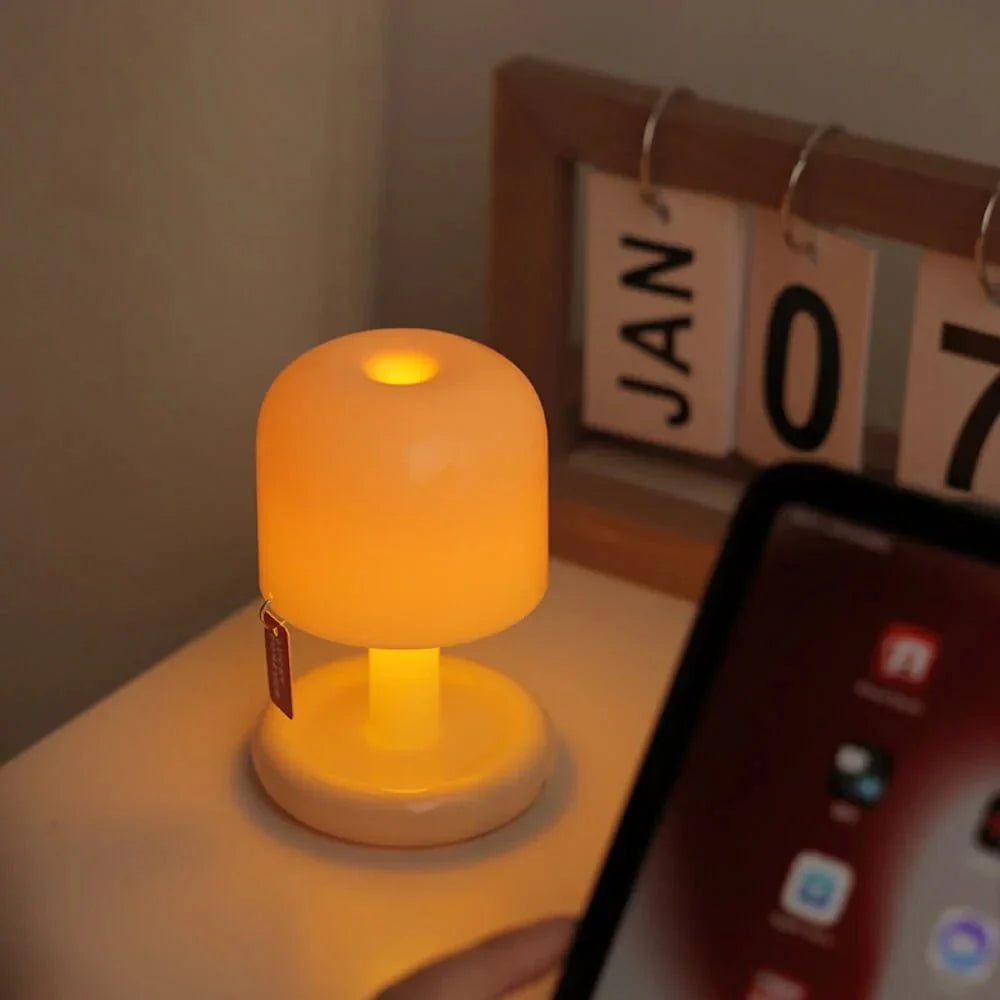 Funktionale ZenLight Nachttischlampe für entspannte Abende zu Hause.
